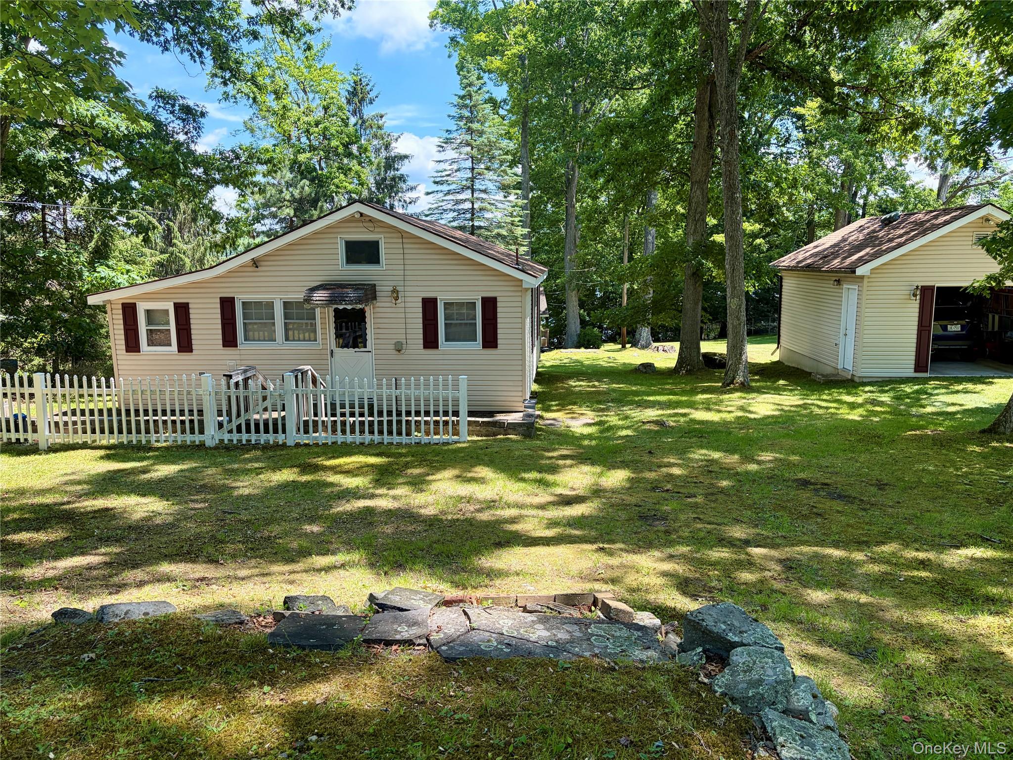 90 Minisink Trail Property Photo 1