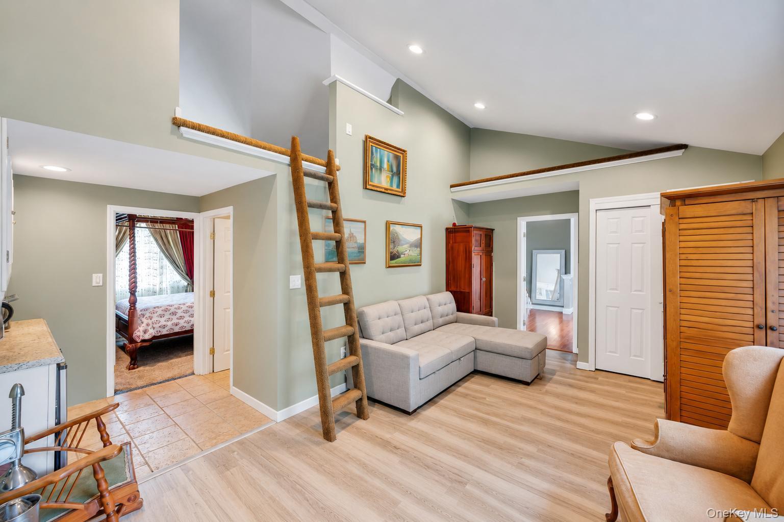 19 Joan Road Property Photo 31