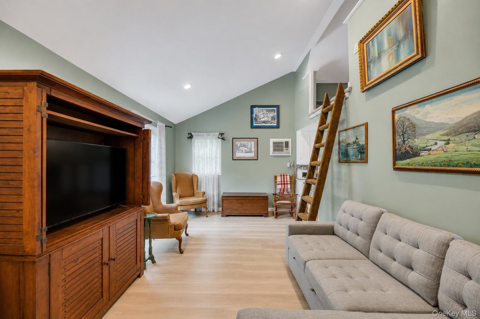 19 Joan Road Property Photo 32