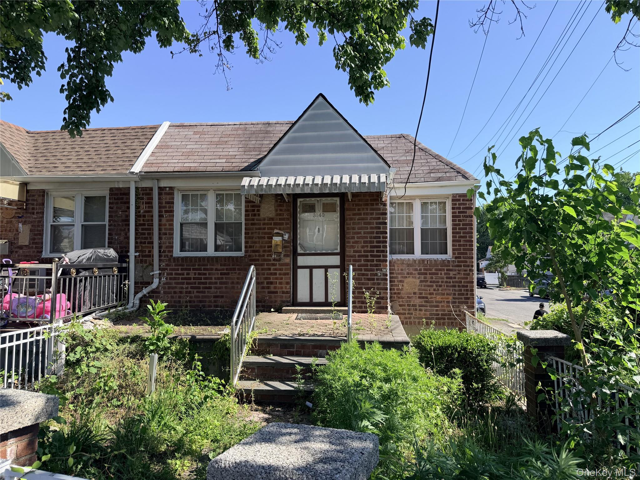 3140 Waterbury Avenue Property Photo 2