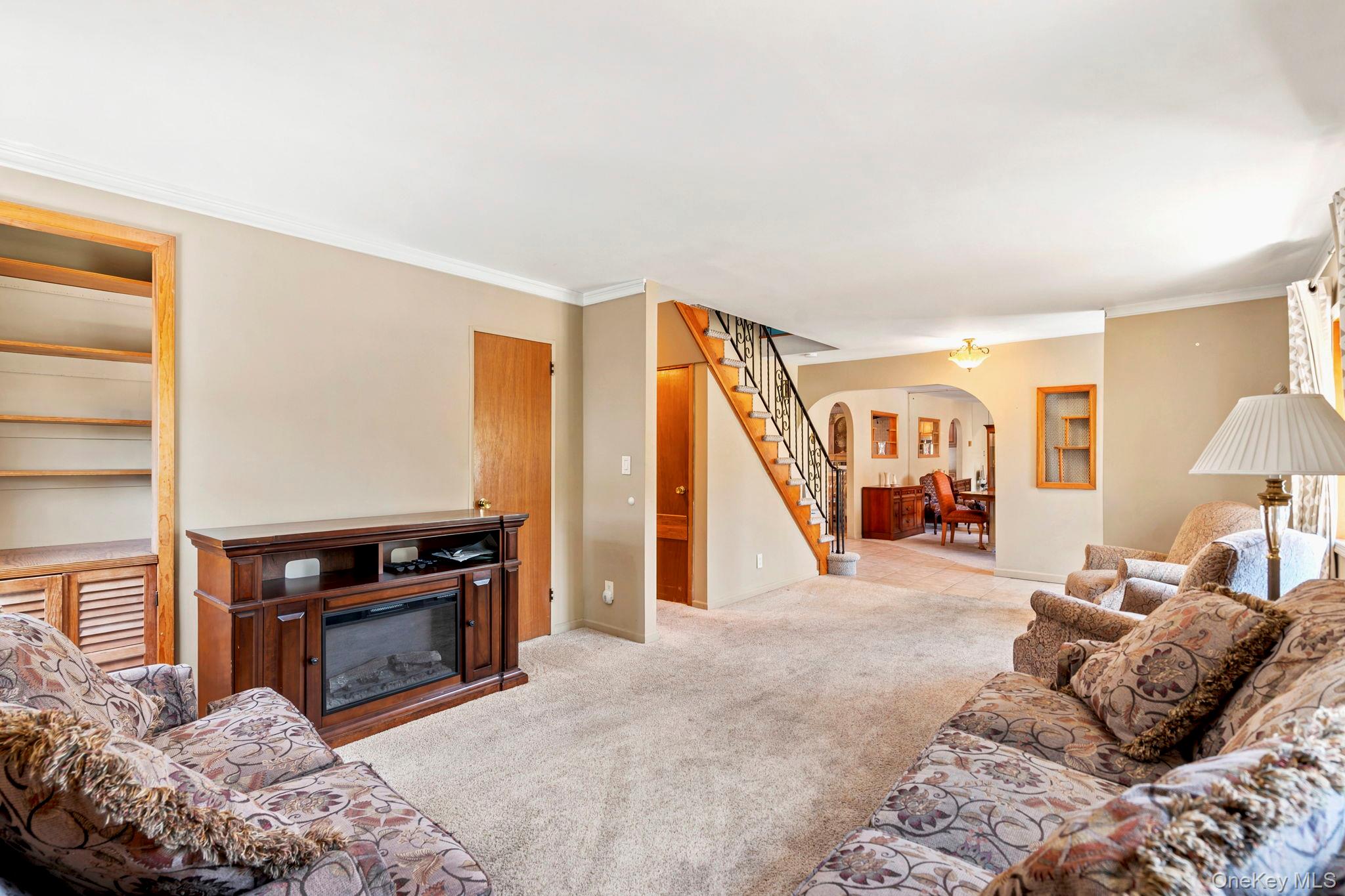 216 Gardner Avenue Property Photo 3