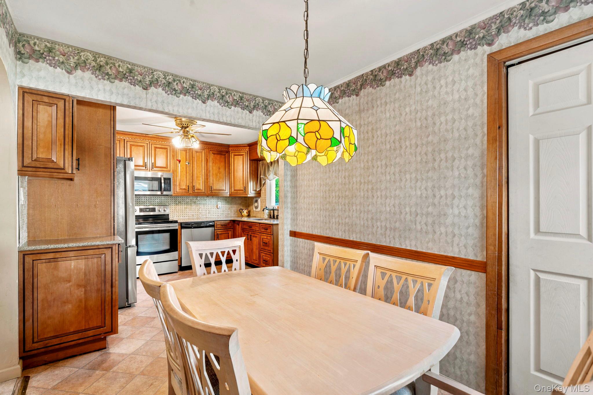 216 Gardner Avenue Property Photo 8