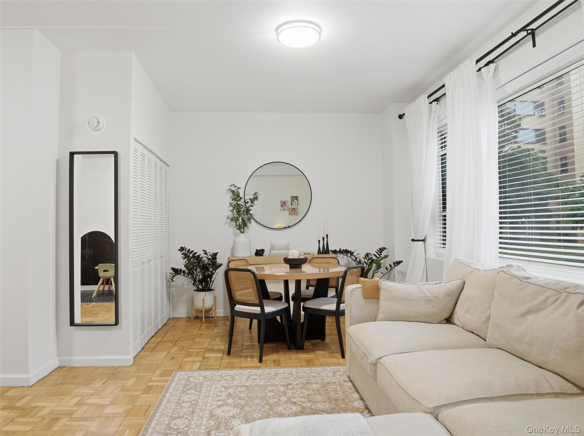 8 Fordham Hill Oval 1c Property Photo 5