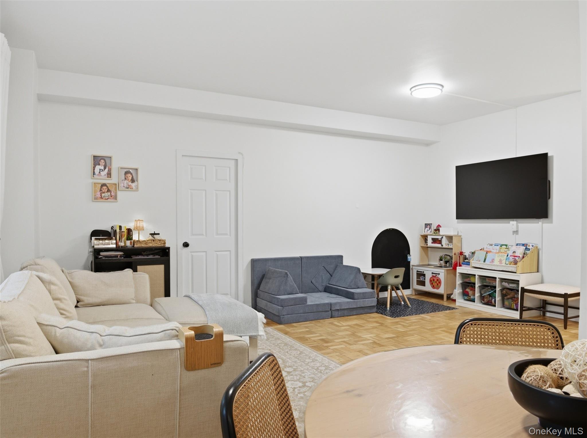 8 Fordham Hill Oval 1c Property Photo 7