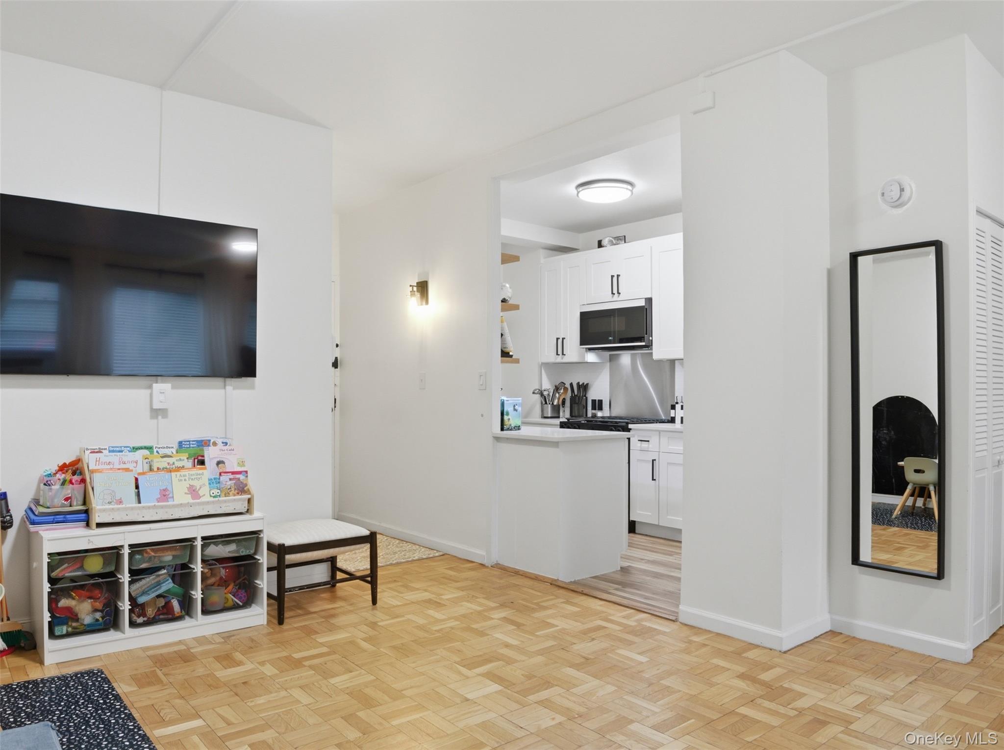 8 Fordham Hill Oval 1c Property Photo 12