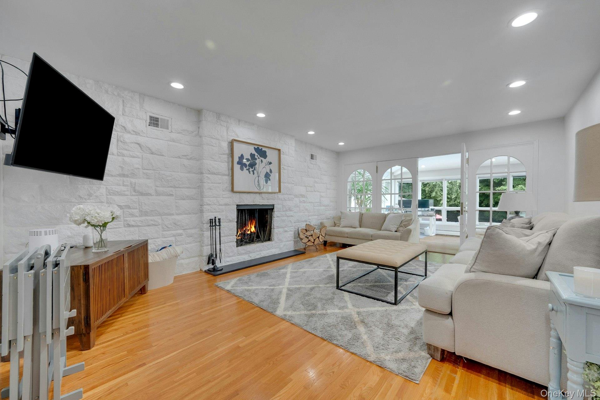 16 Hearthstone Circle Property Photo 7