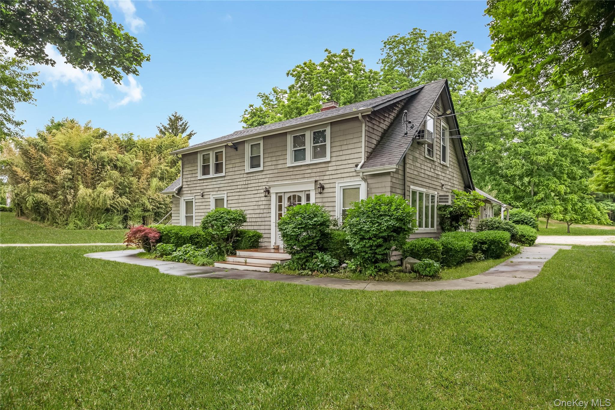 645 Middle Country Road Property Photo 1