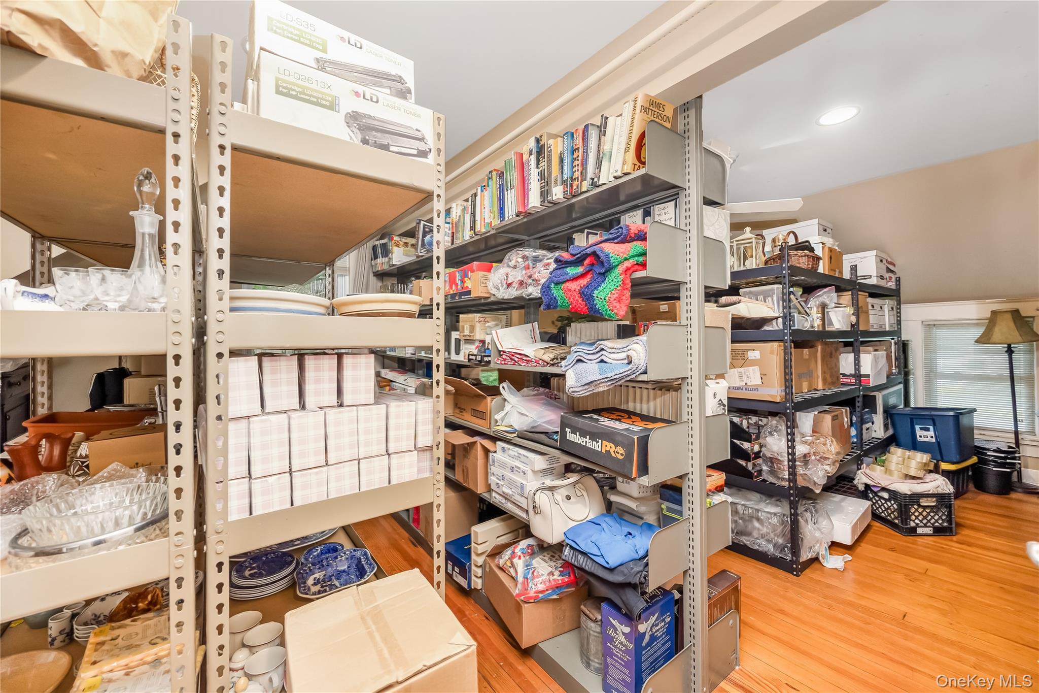 645 Middle Country Road Property Photo 8