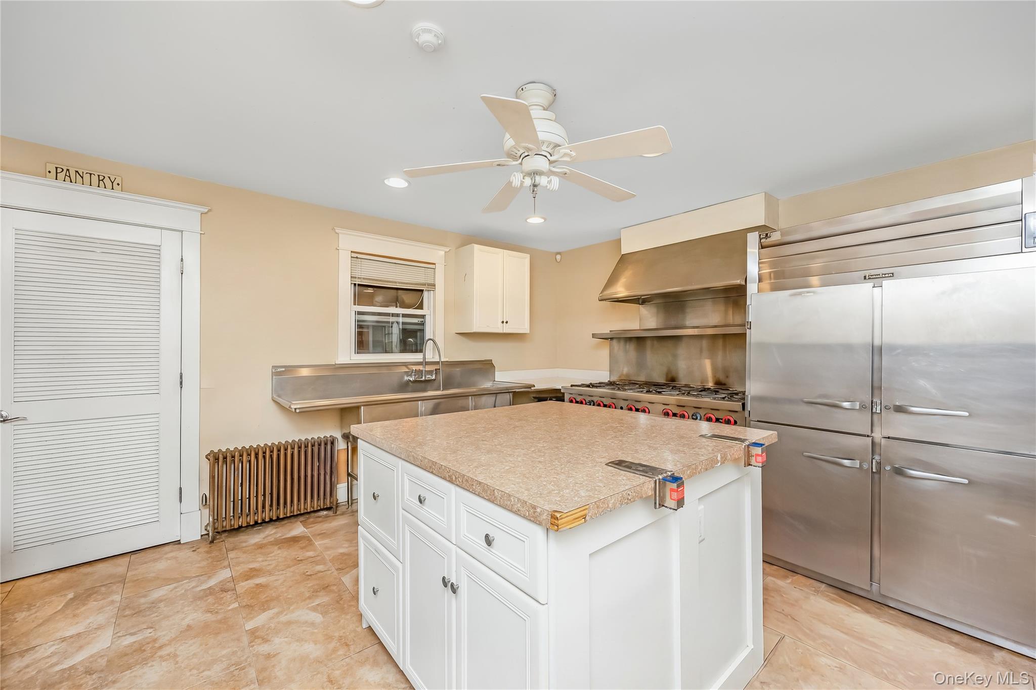 645 Middle Country Road Property Photo 13