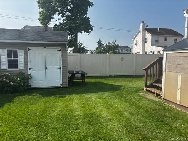 45 W Clearwater Road Property Photo 8