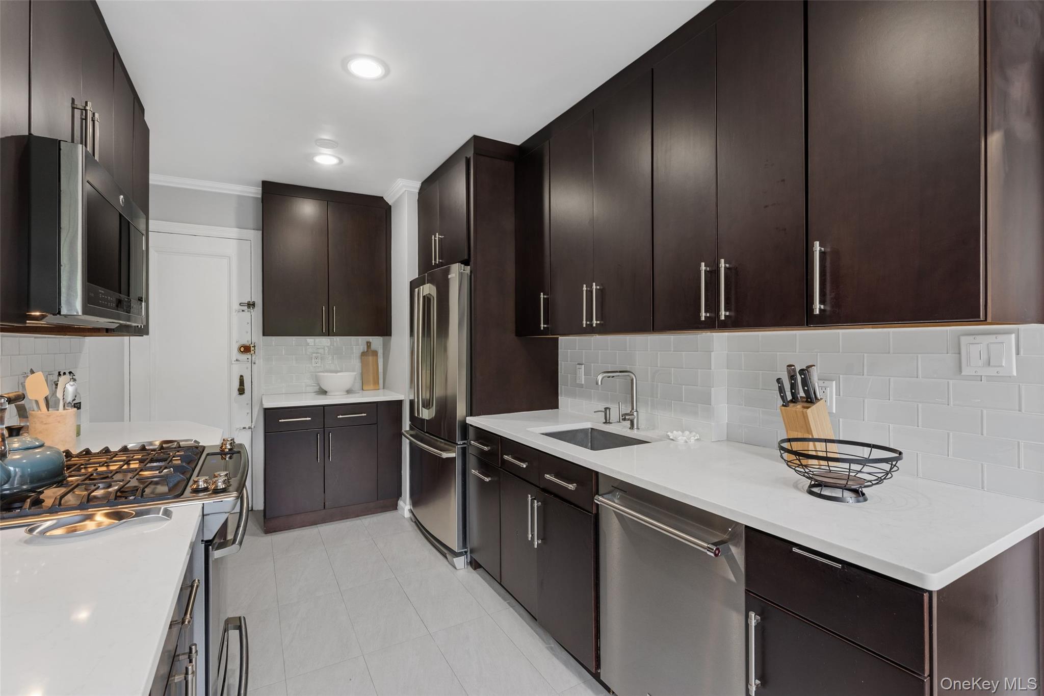 280 Bronxville 8B Property Photo 1