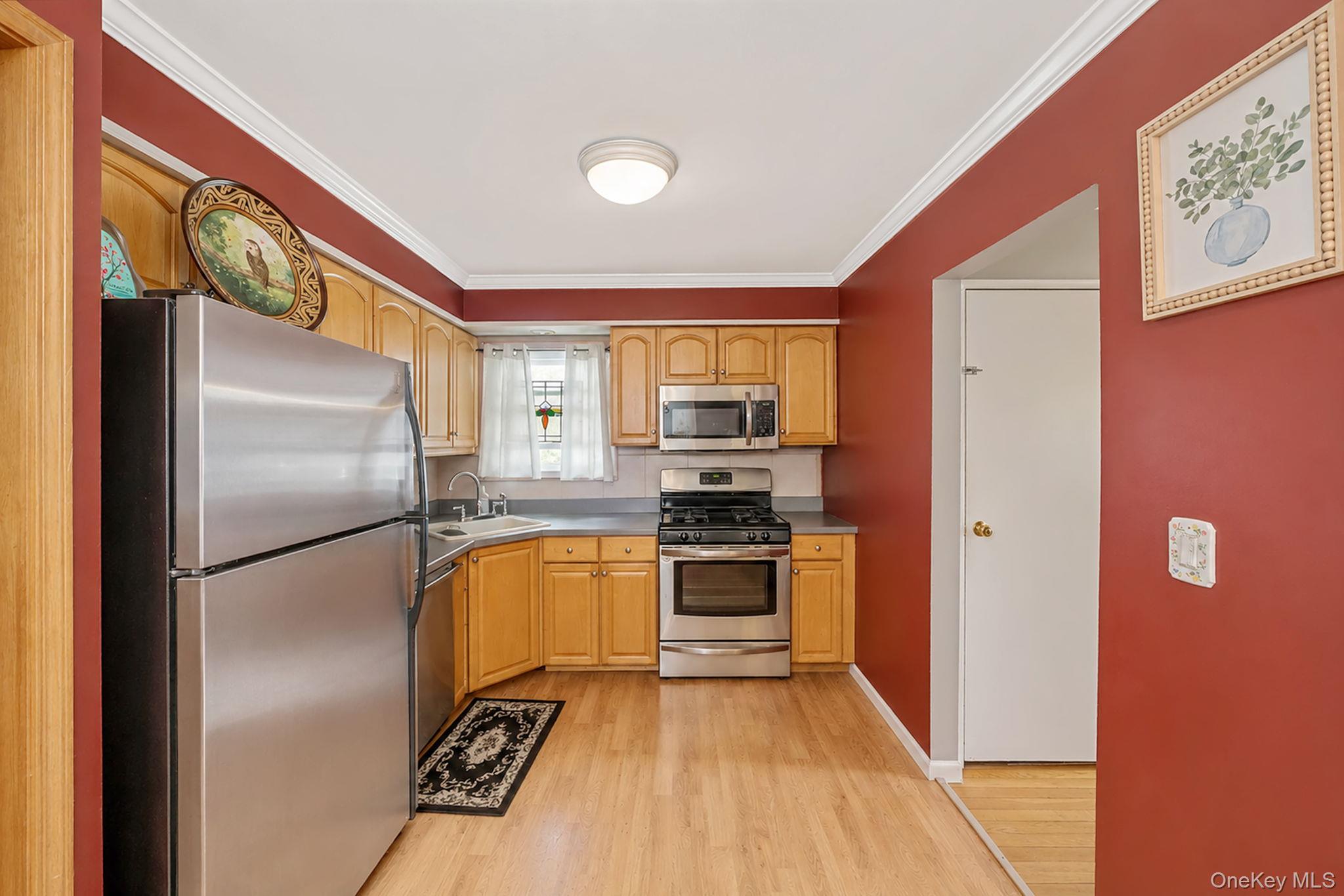 390 Blue Point Road Property Photo 8