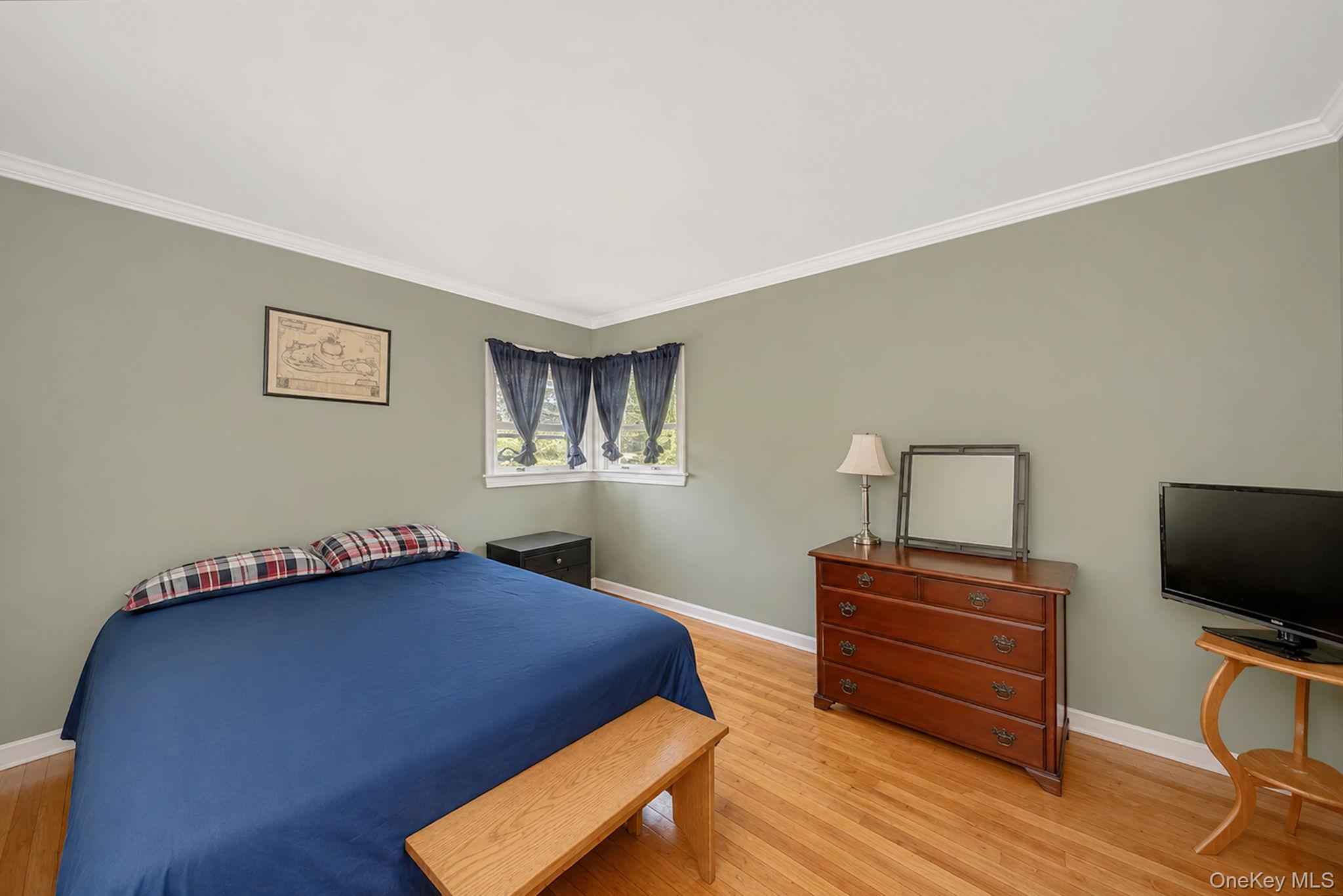 390 Blue Point Road Property Photo 14