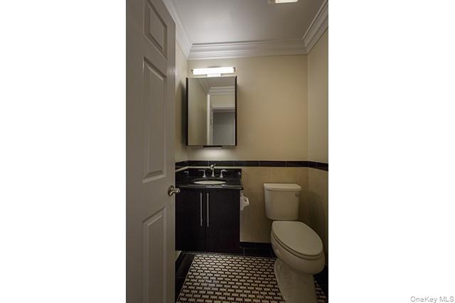565 Merrick Road 208 Property Photo 10