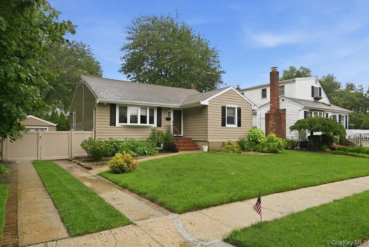 195 Scarcliffe Drive Property Photo 1
