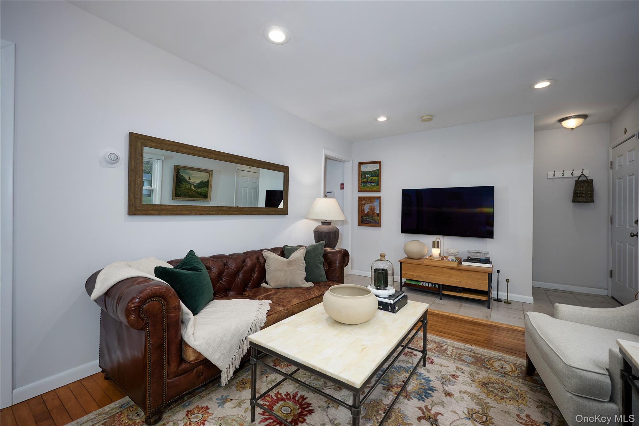 181 N Grand Avenue Property Photo 6