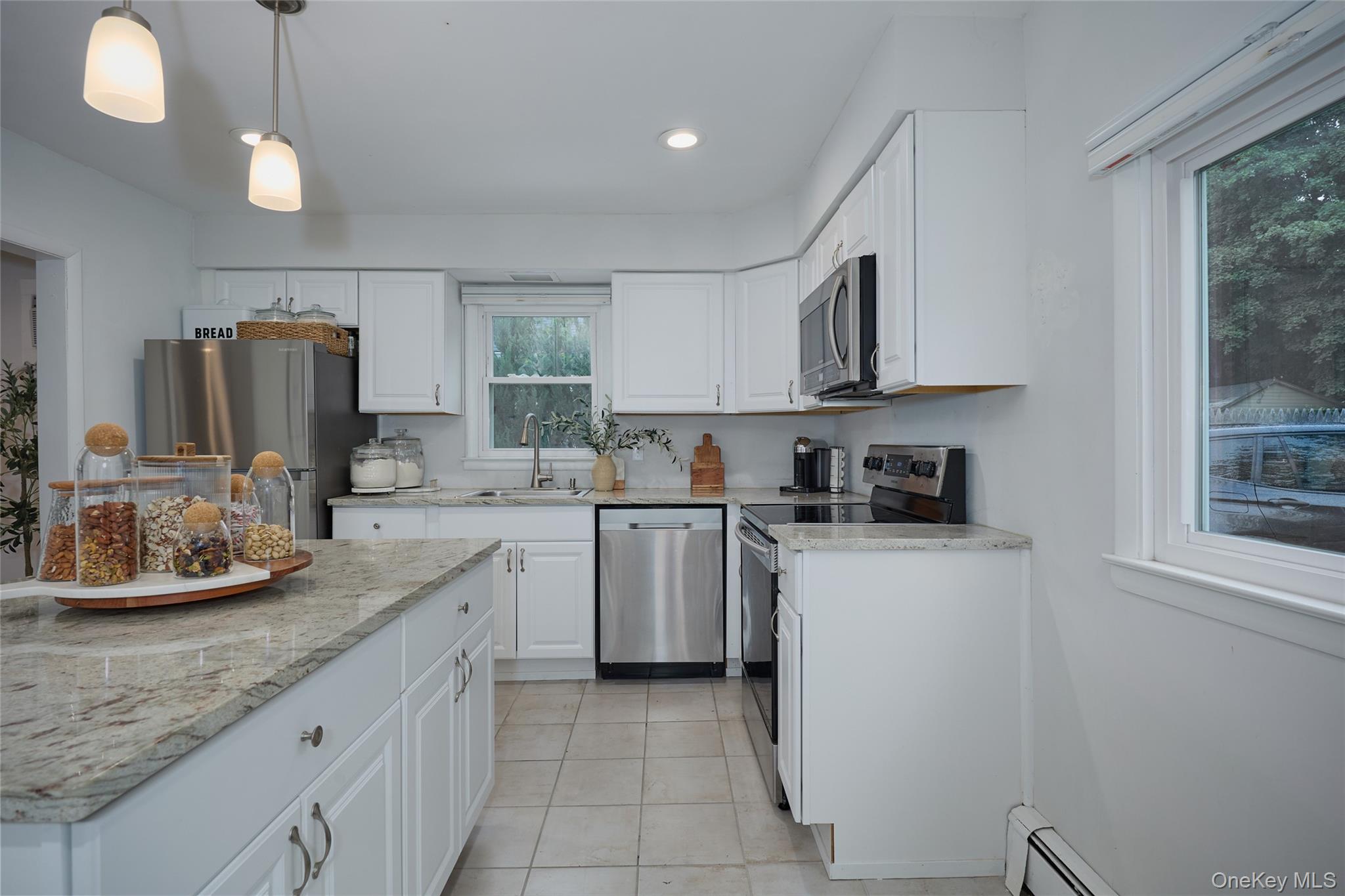 181 N Grand Avenue Property Photo 20