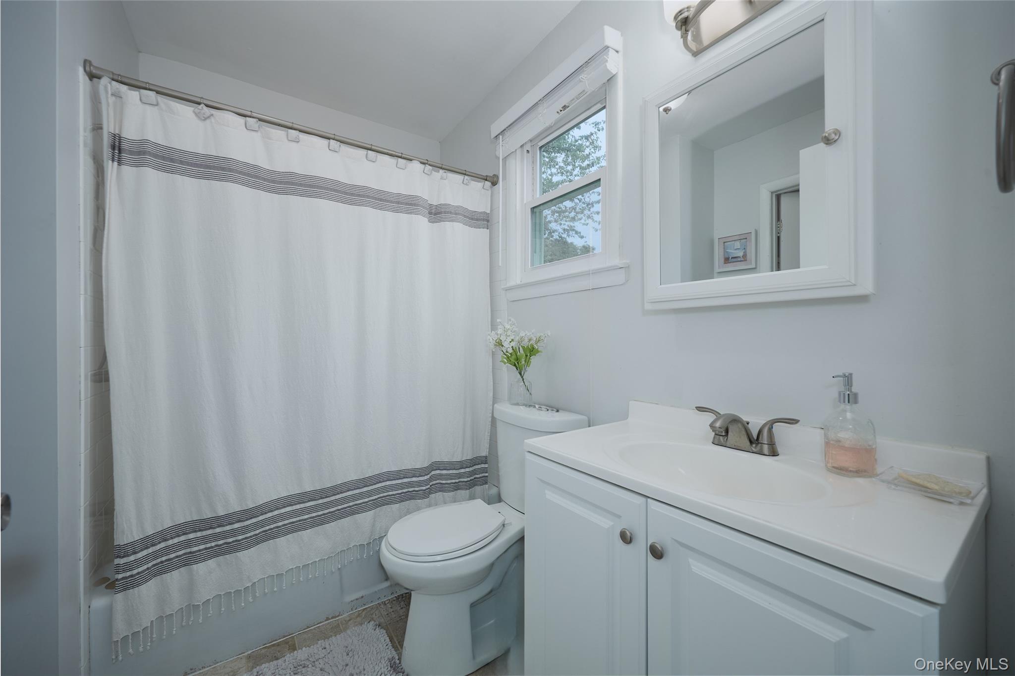 181 N Grand Avenue Property Photo 28