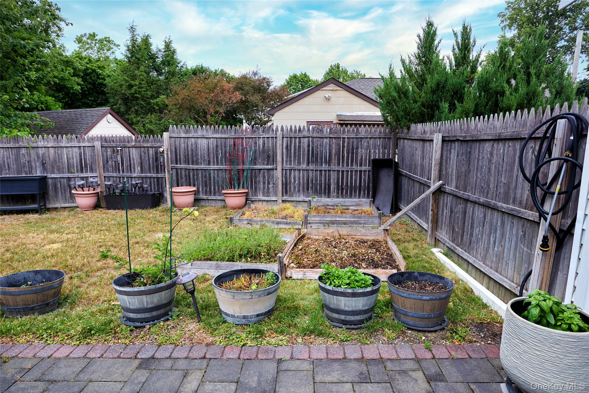181 N Grand Avenue Property Photo 38