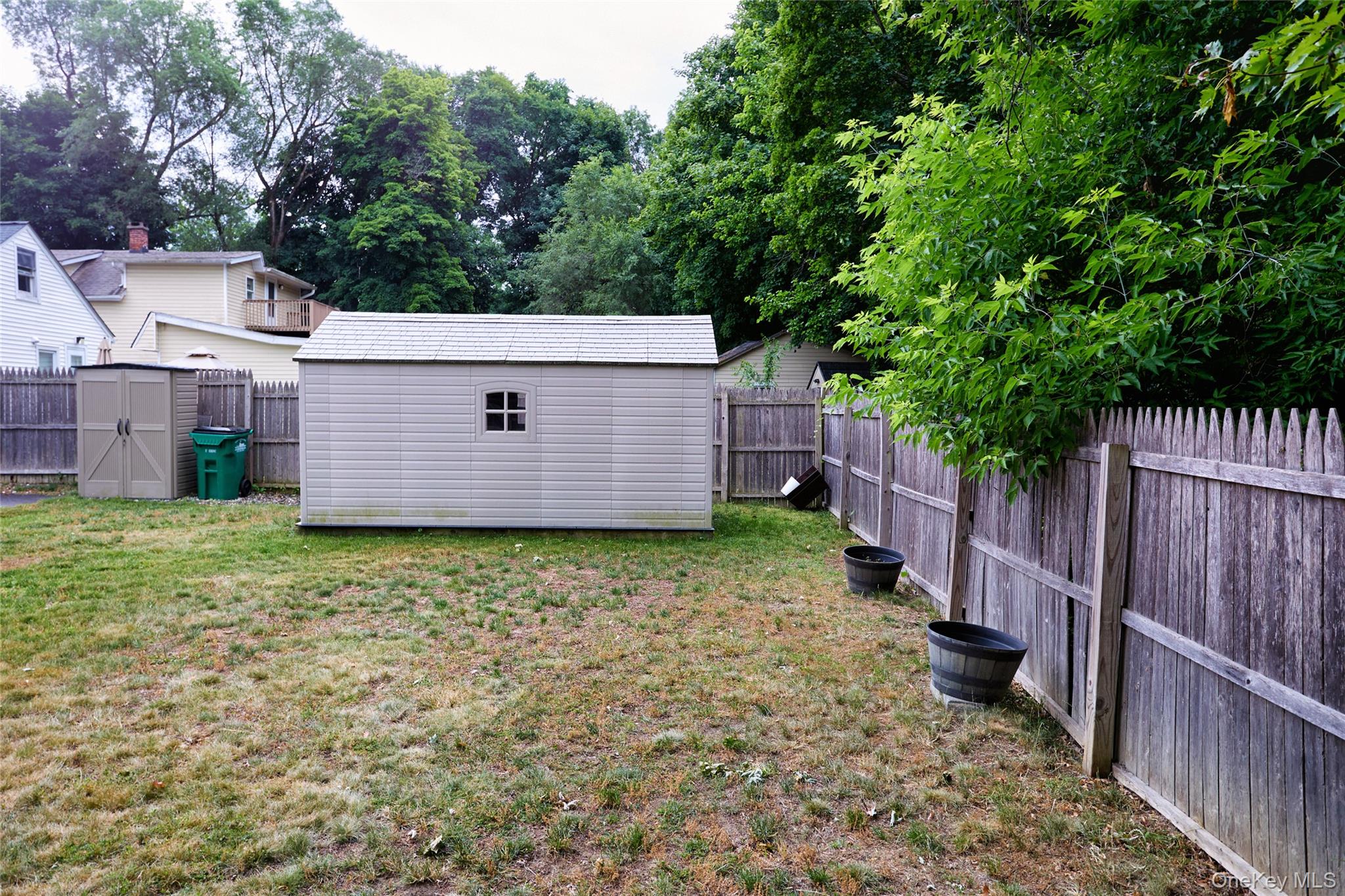181 N Grand Avenue Property Photo 41