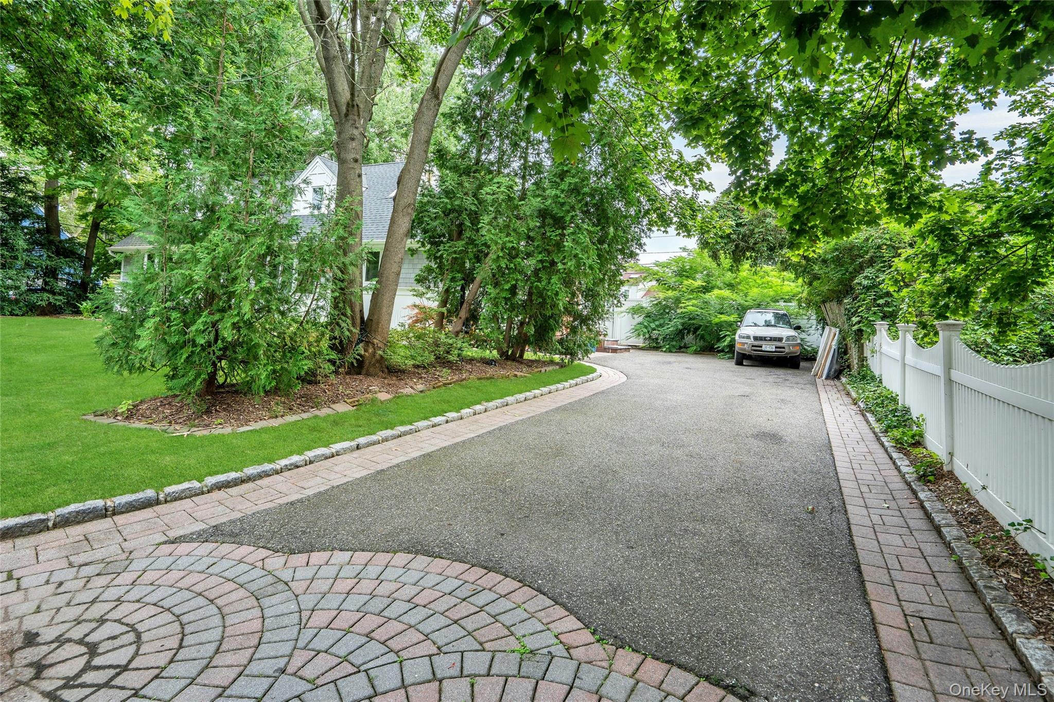 27 Middle Drive Property Photo 4