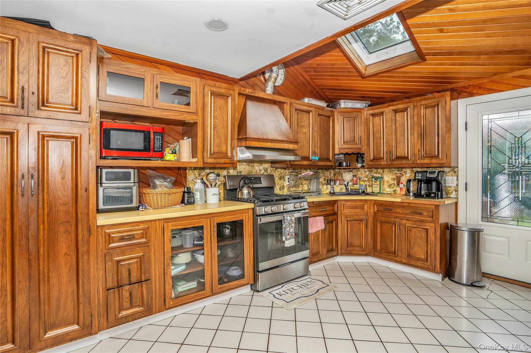 27 Middle Drive Property Photo 8