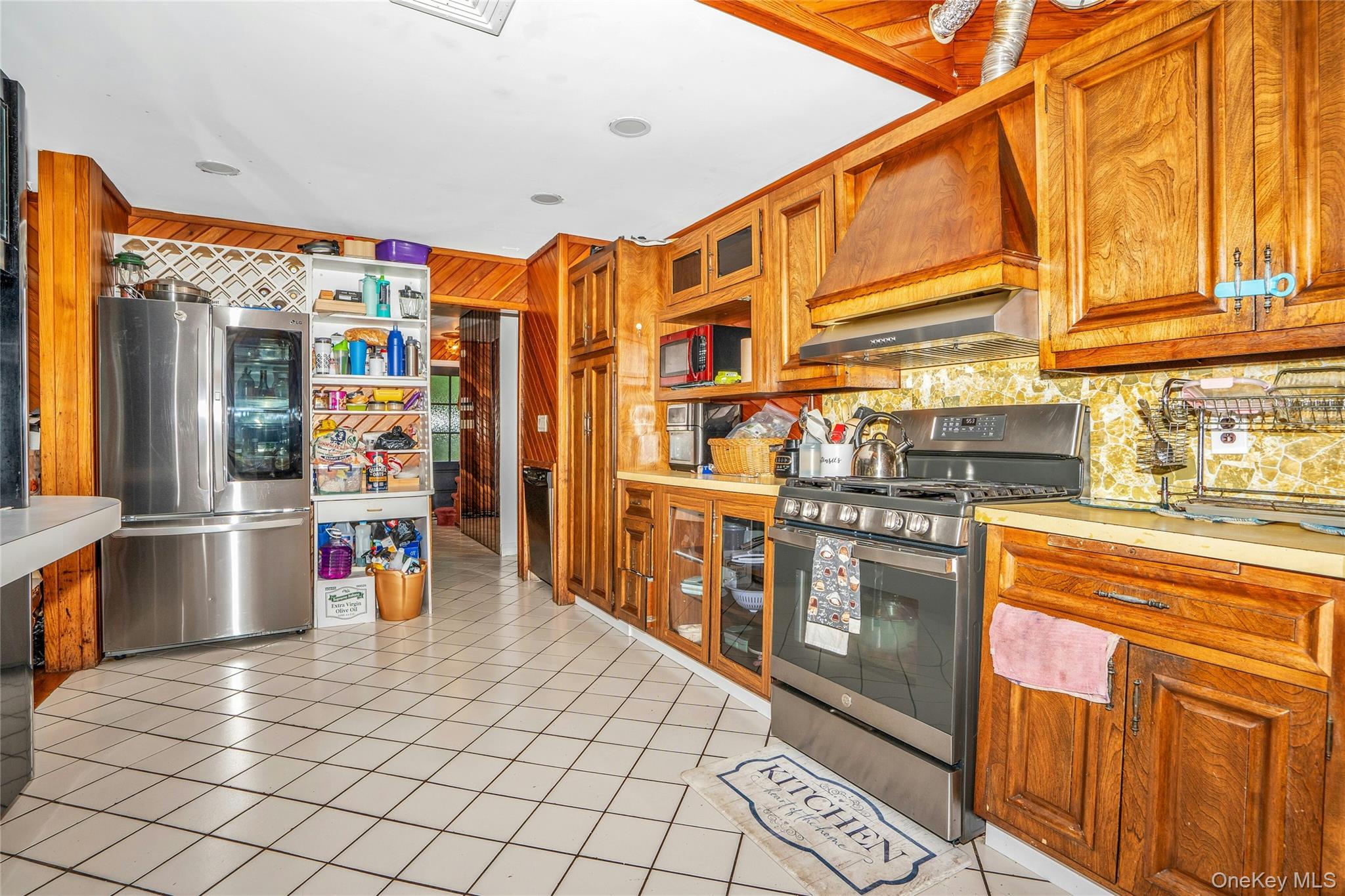 27 Middle Drive Property Photo 9