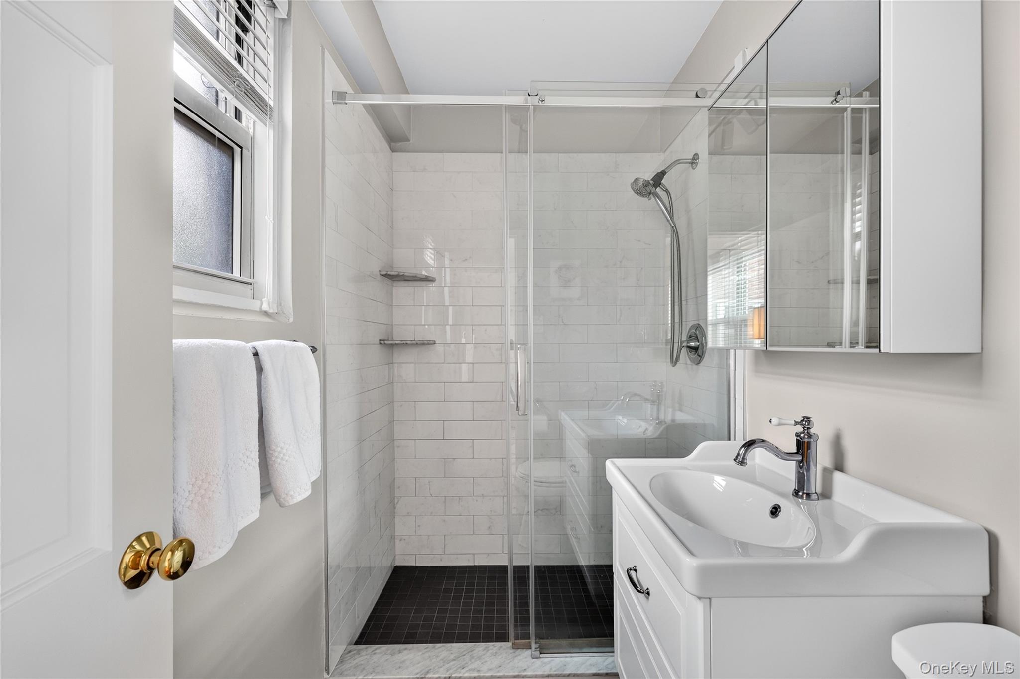 240 Garth Road 4h2 Property Photo 23