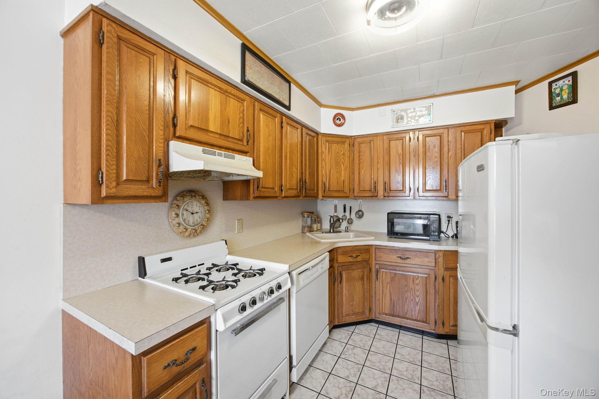 66-15 Gray Street Property Photo 11