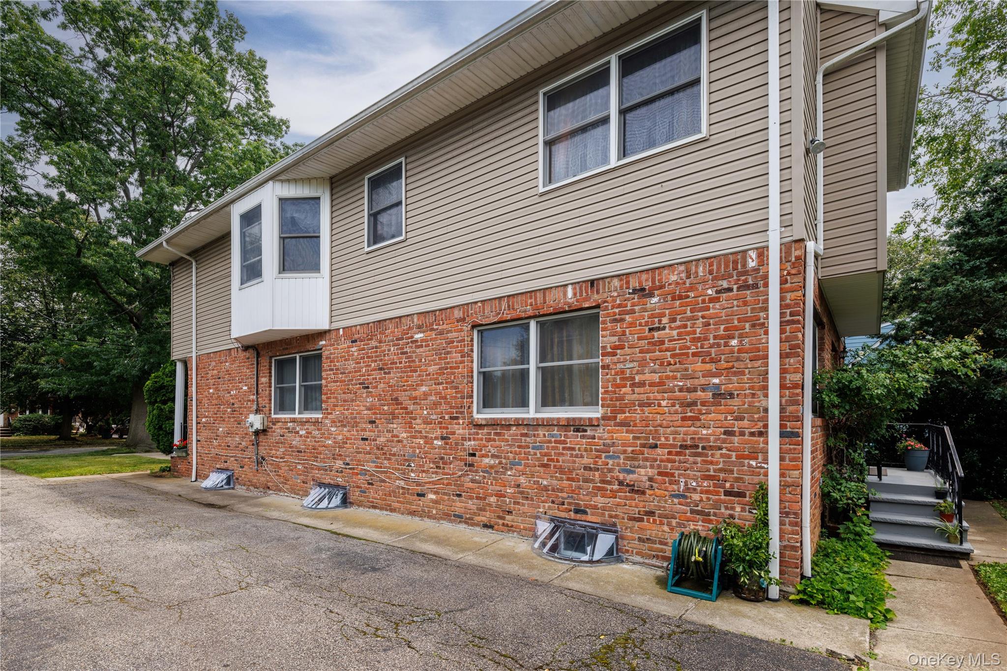 122 Irving Avenue Property Photo 3