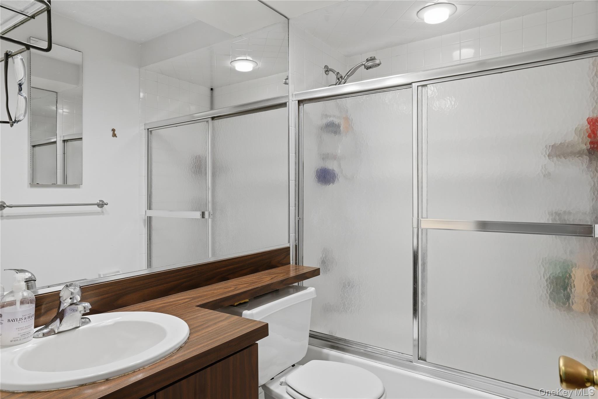 122 Irving Avenue Property Photo 15