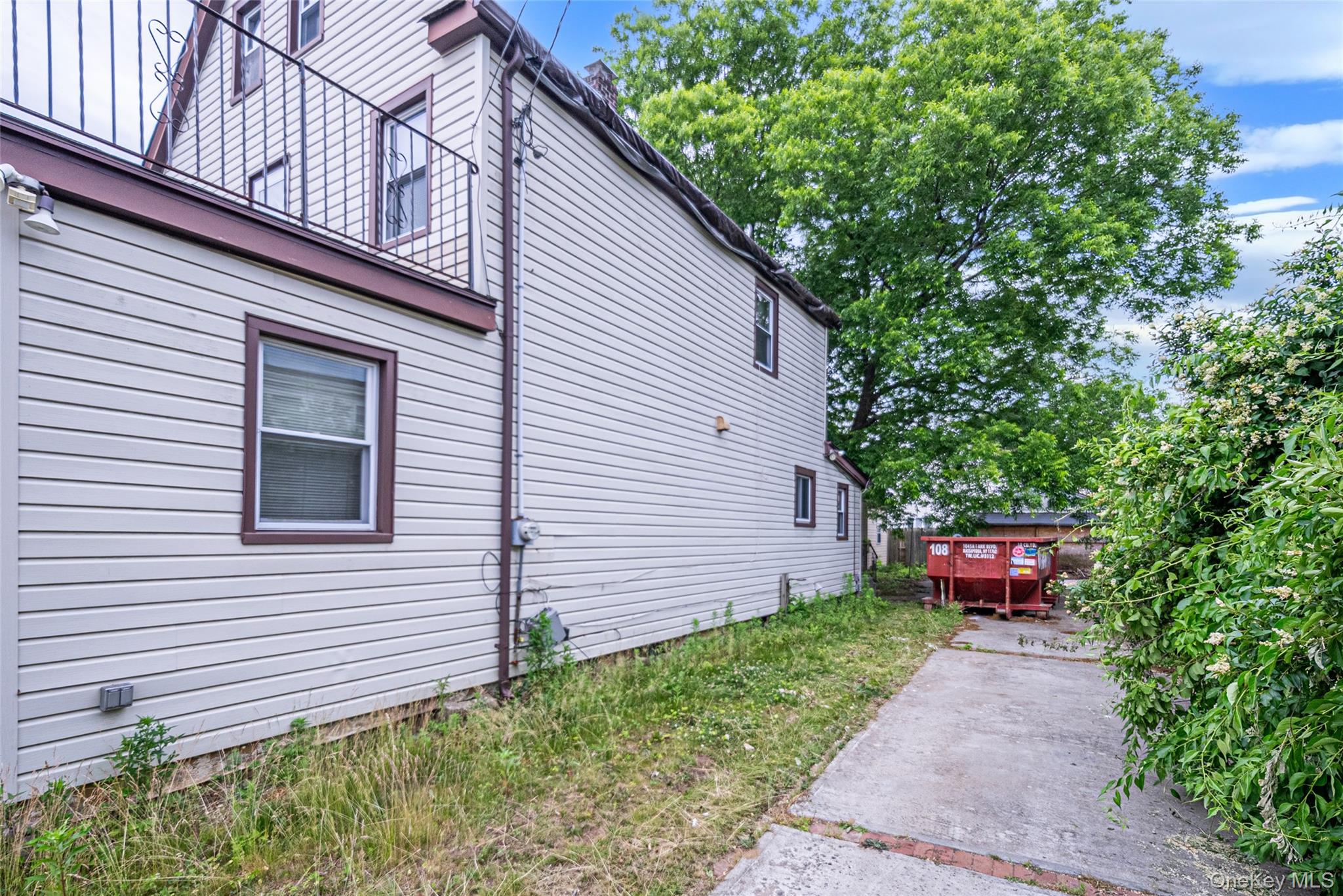 338 California Avenue Property Photo 4