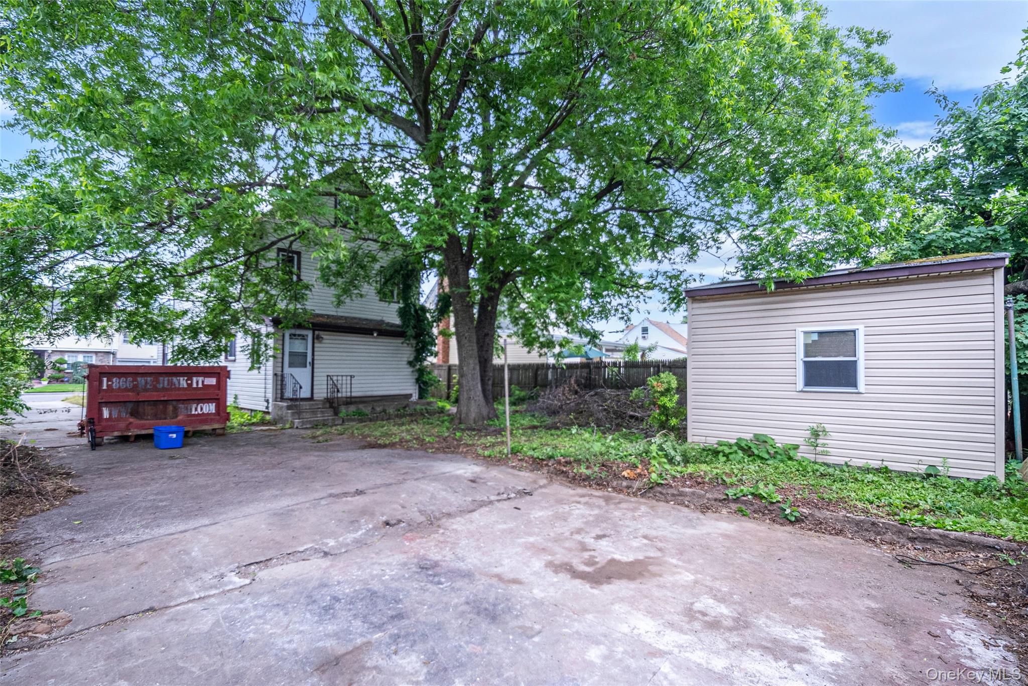 338 California Avenue Property Photo 6