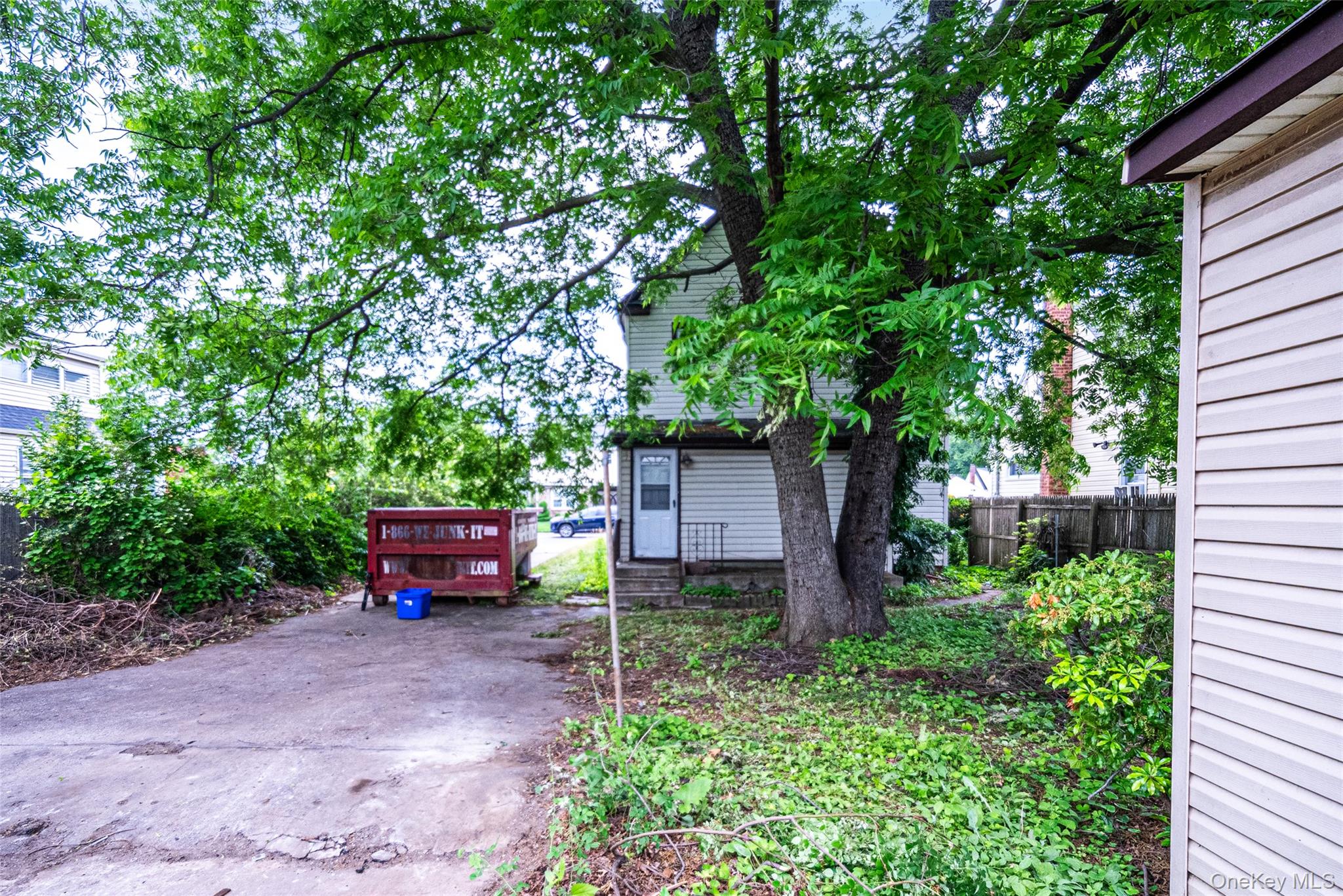 338 California Avenue Property Photo 7