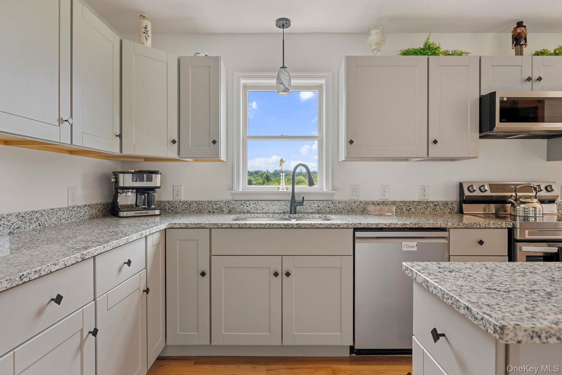 75 Eastern Parkway Property Photo 8