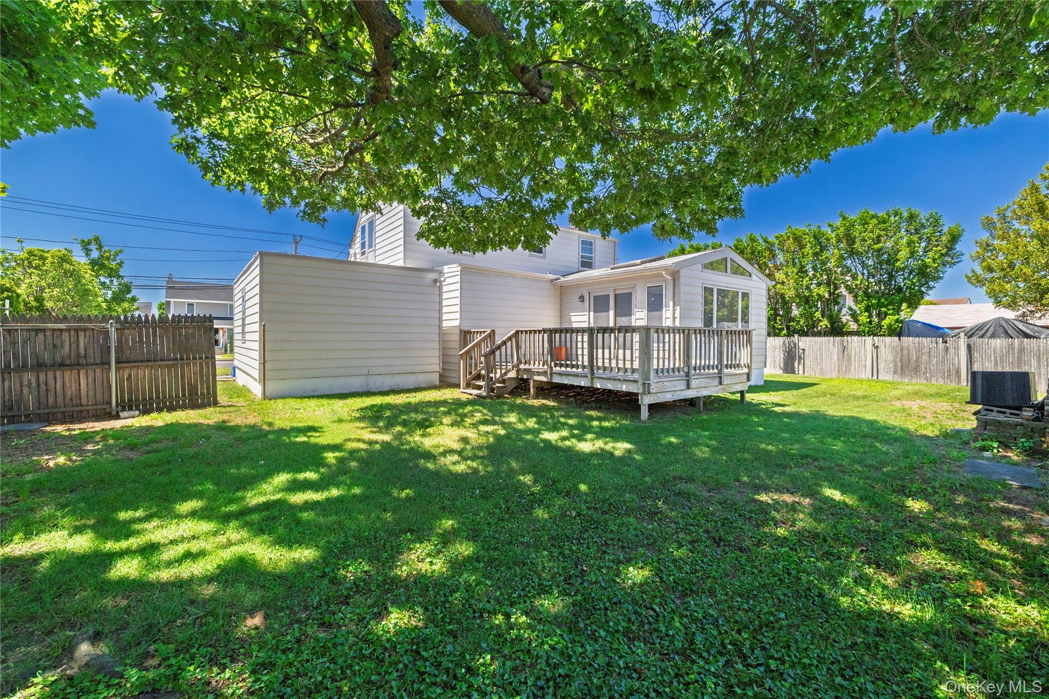 24 W Windsor Parkway Property Photo 17