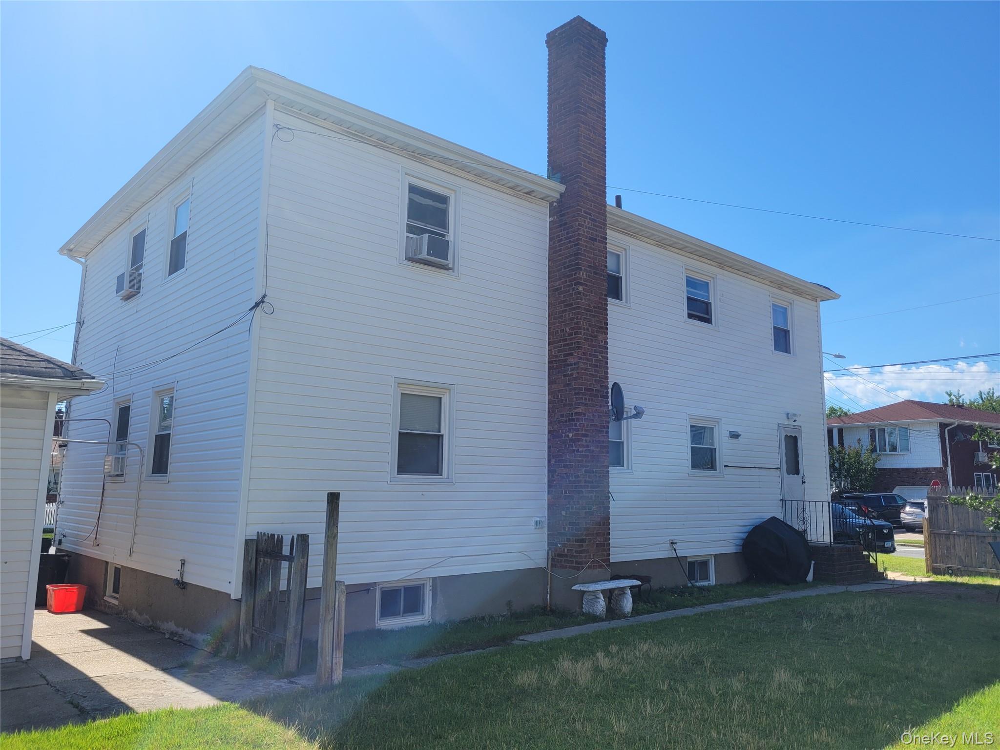 380 Hill Avenue Property Photo 7