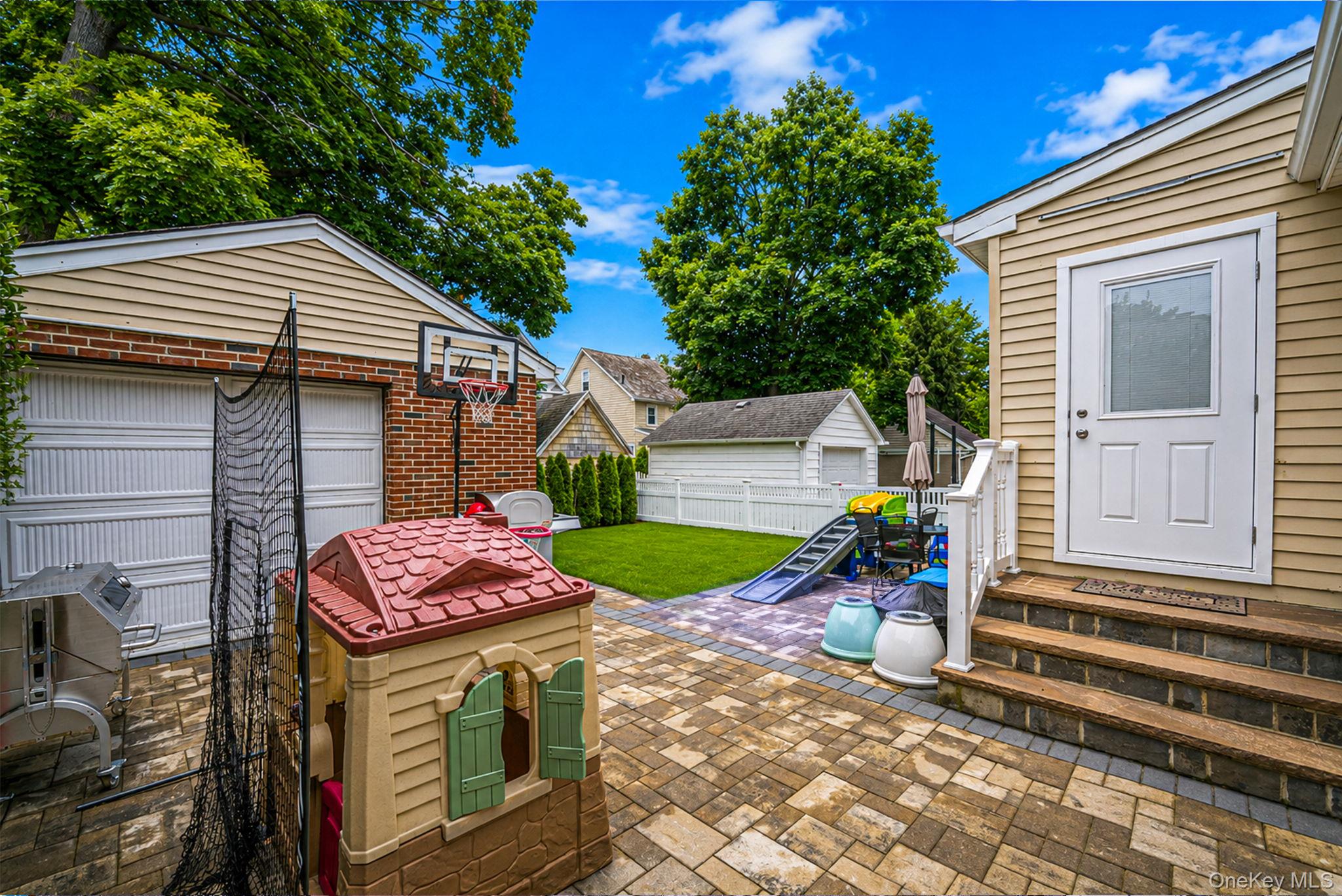 159 Iris Avenue Property Photo 25