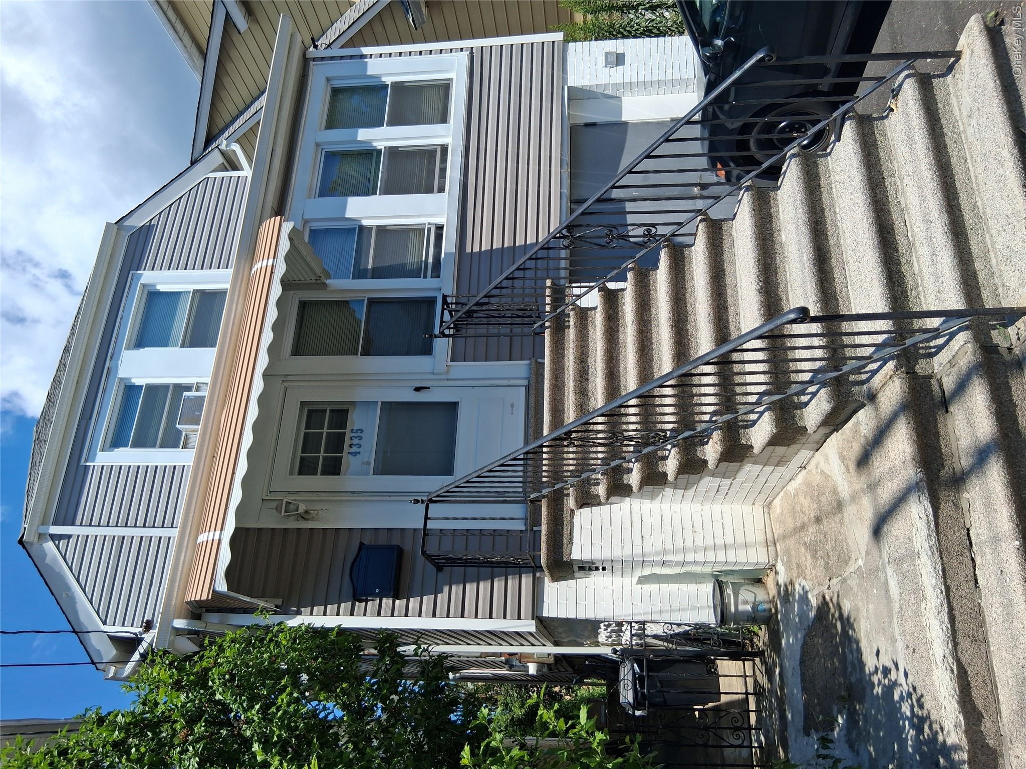 4335 Byron Avenue Property Photo 2