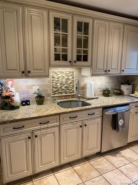 8 Rochelle Court Property Photo 9