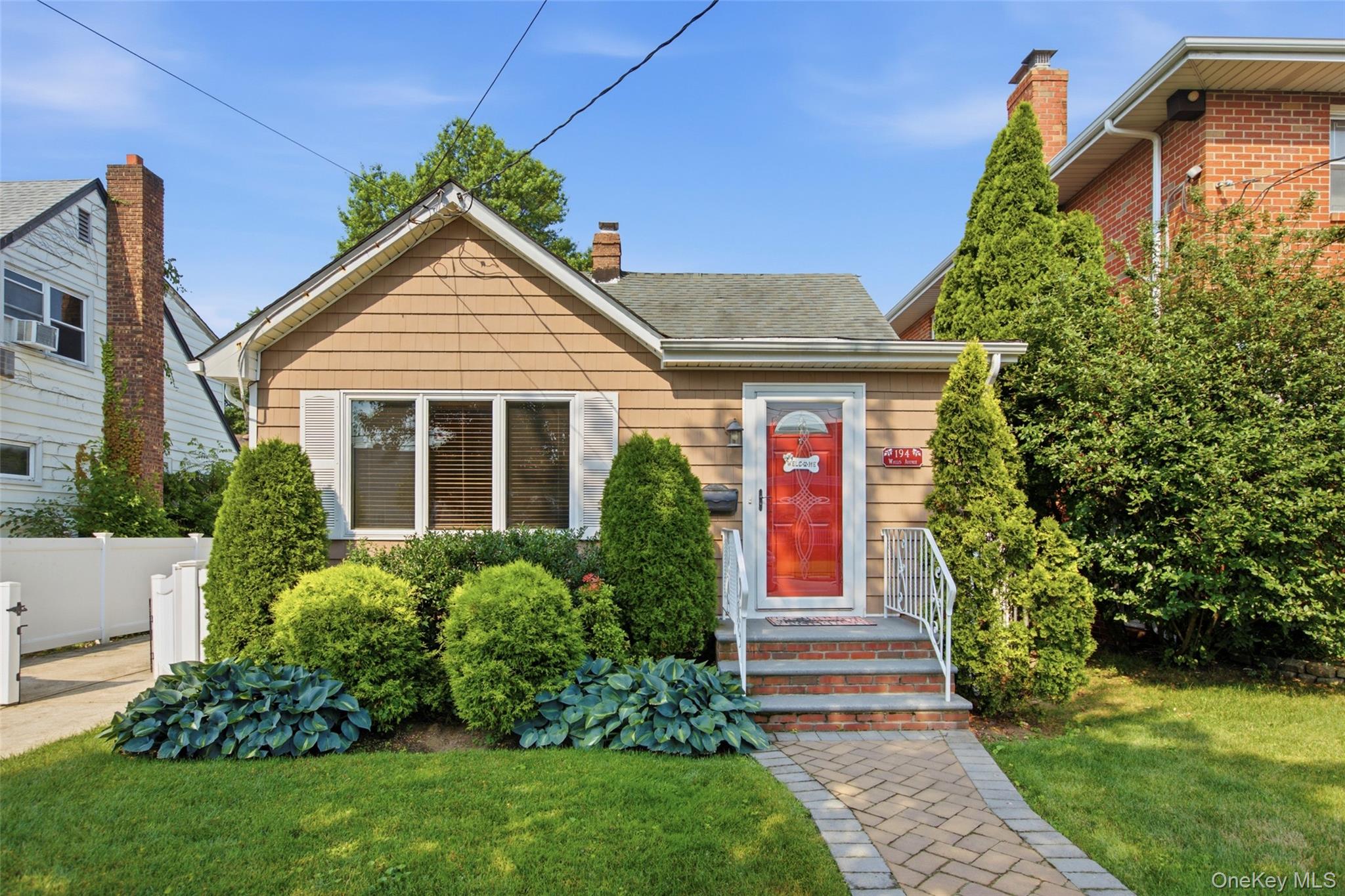 194 Willis Avenue Property Photo 1