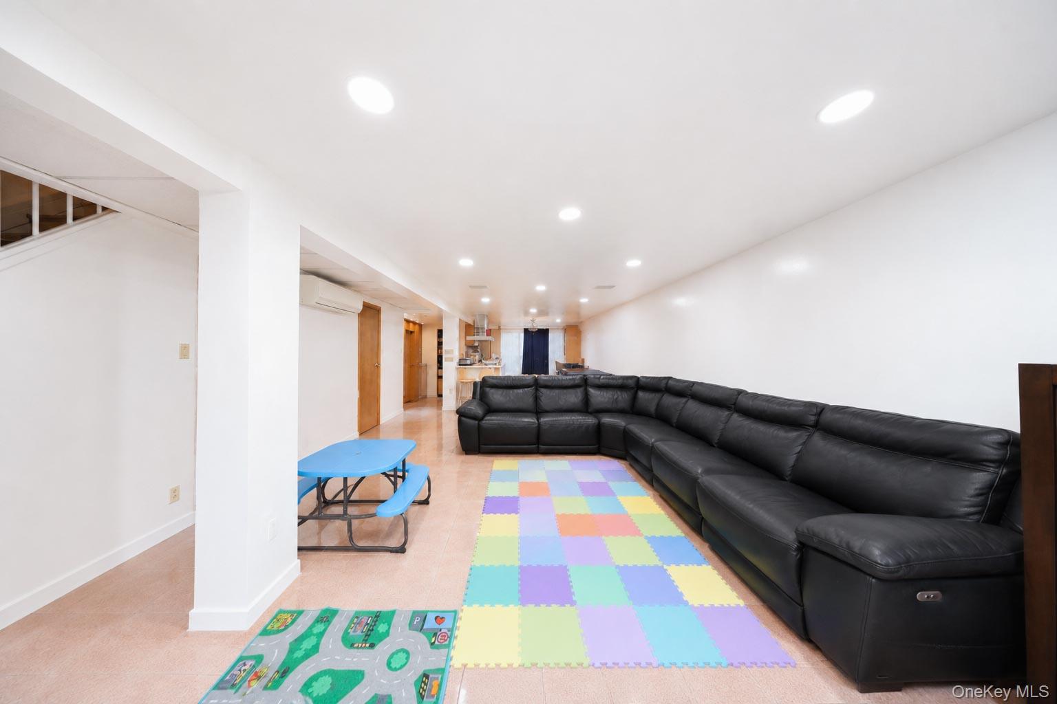 1432 70th Street Property Photo 3
