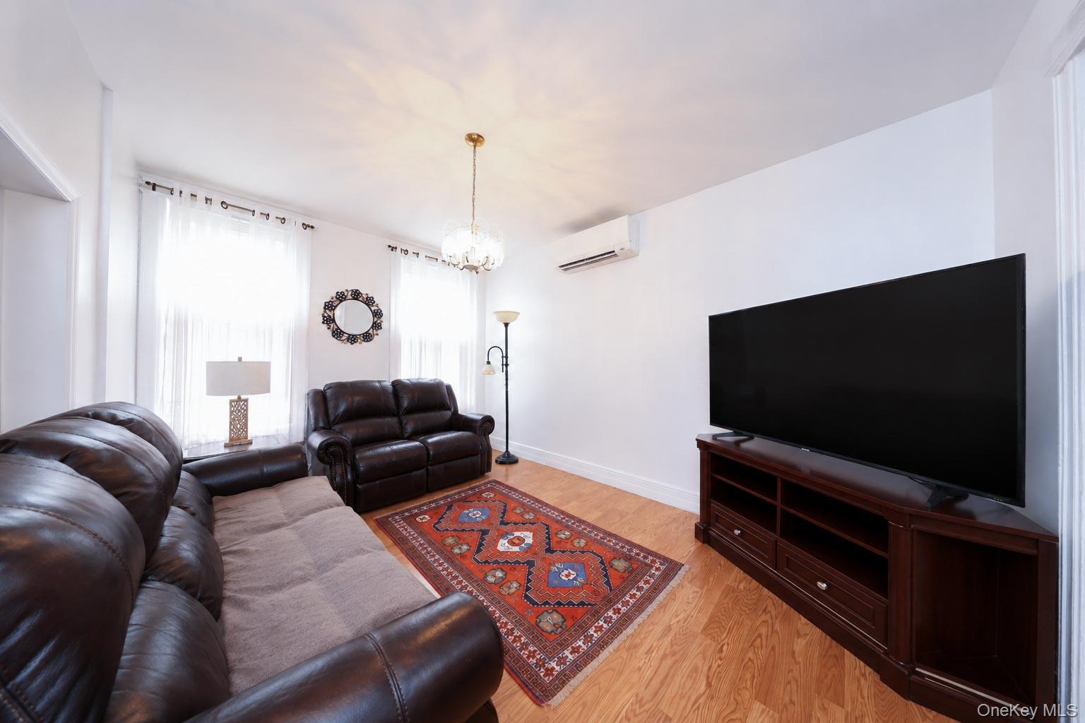 1432 70th Street Property Photo 4