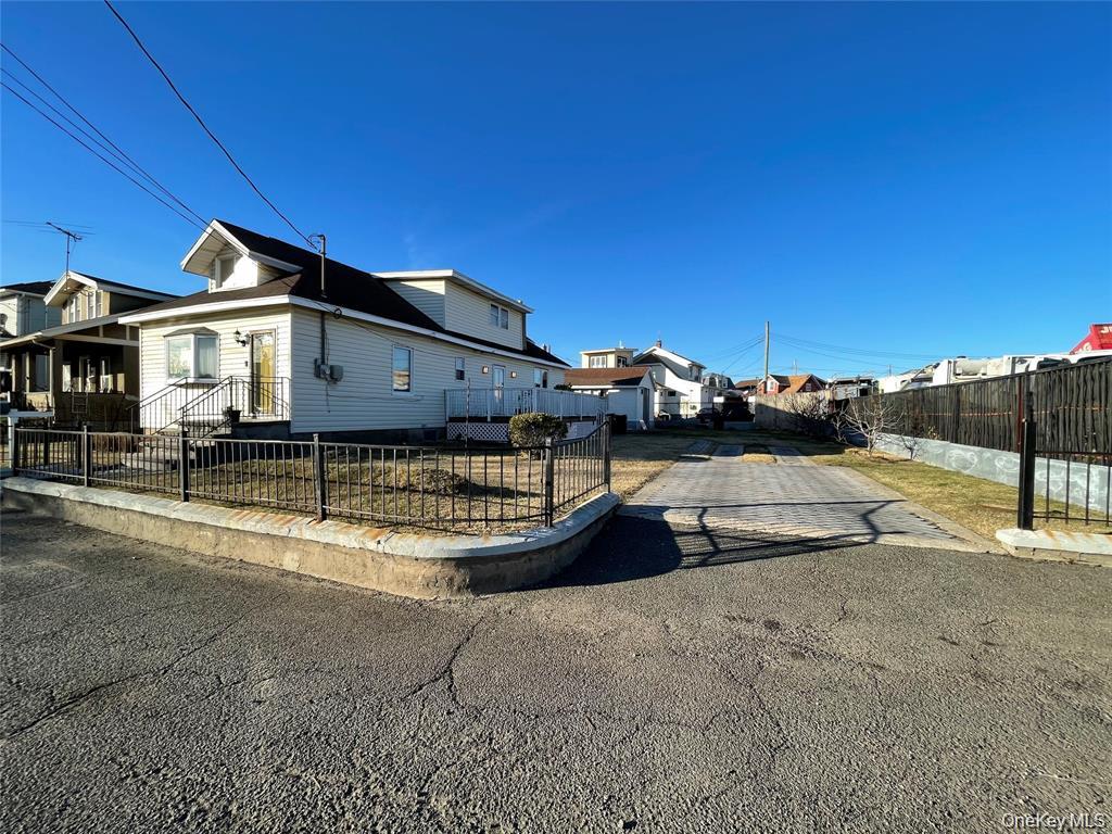 10 3rd Street Property Photo 3
