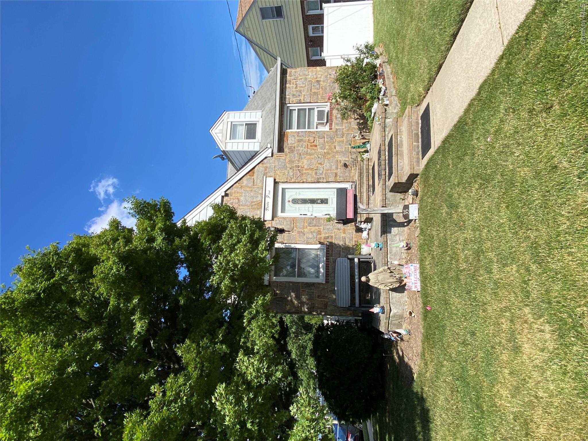 35 Nassau Boulevard Property Photo 1
