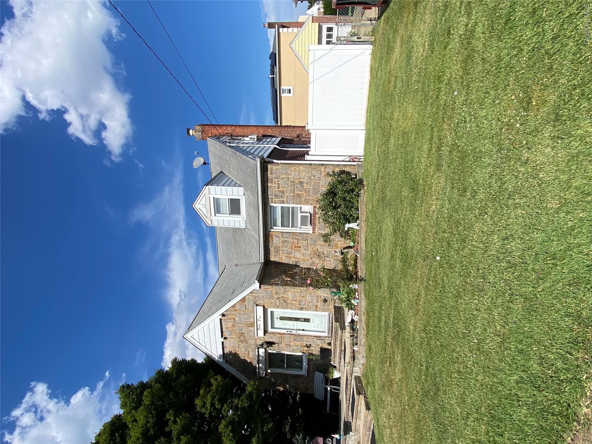 35 Nassau Boulevard Property Photo 2