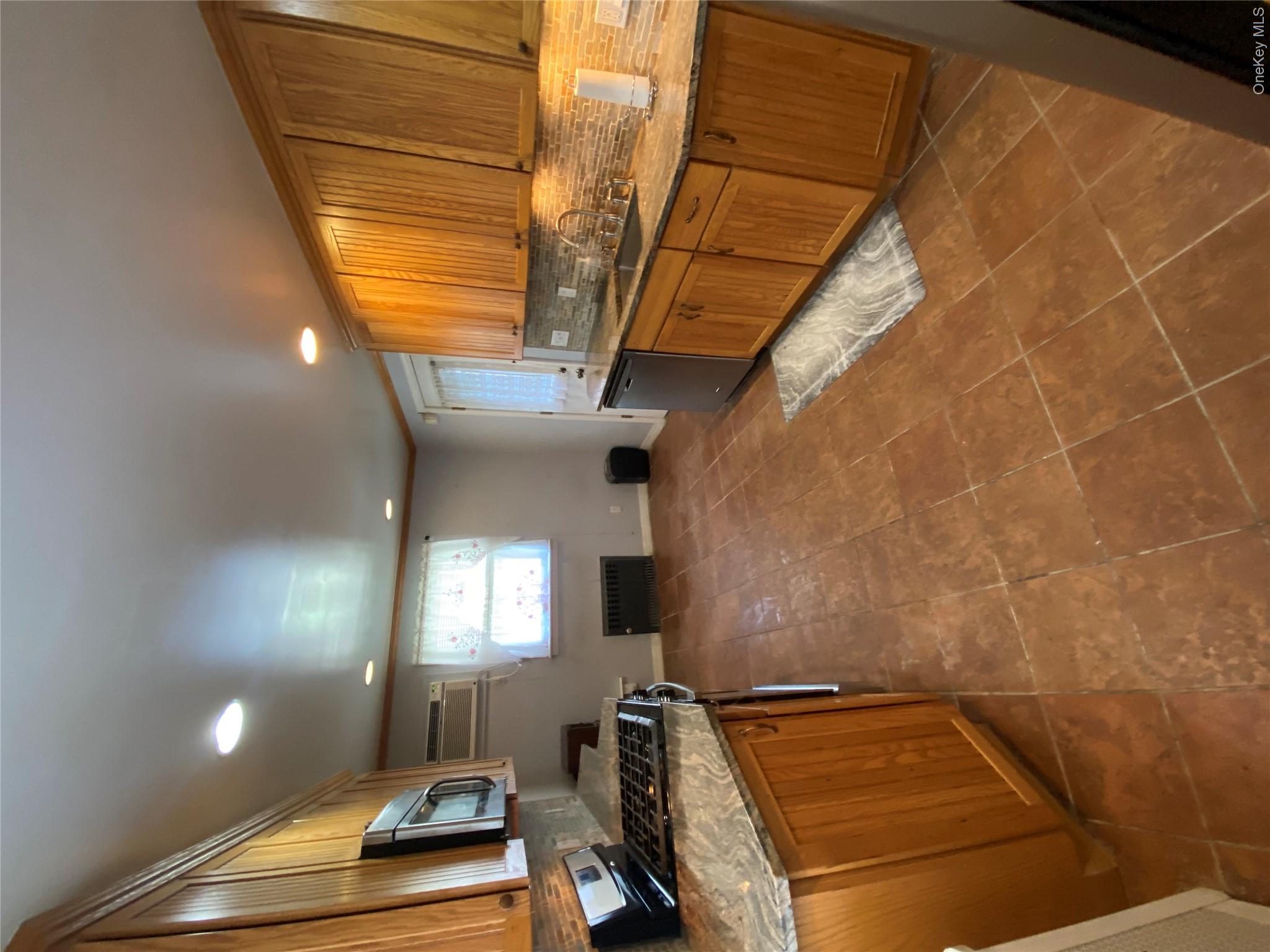 35 Nassau Boulevard Property Photo 3