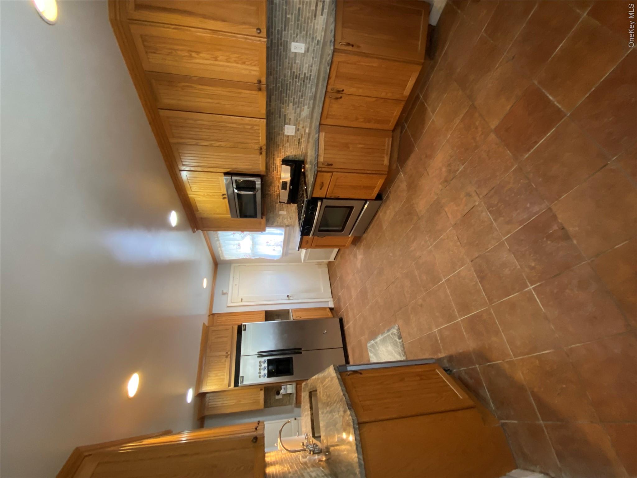 35 Nassau Boulevard Property Photo 4