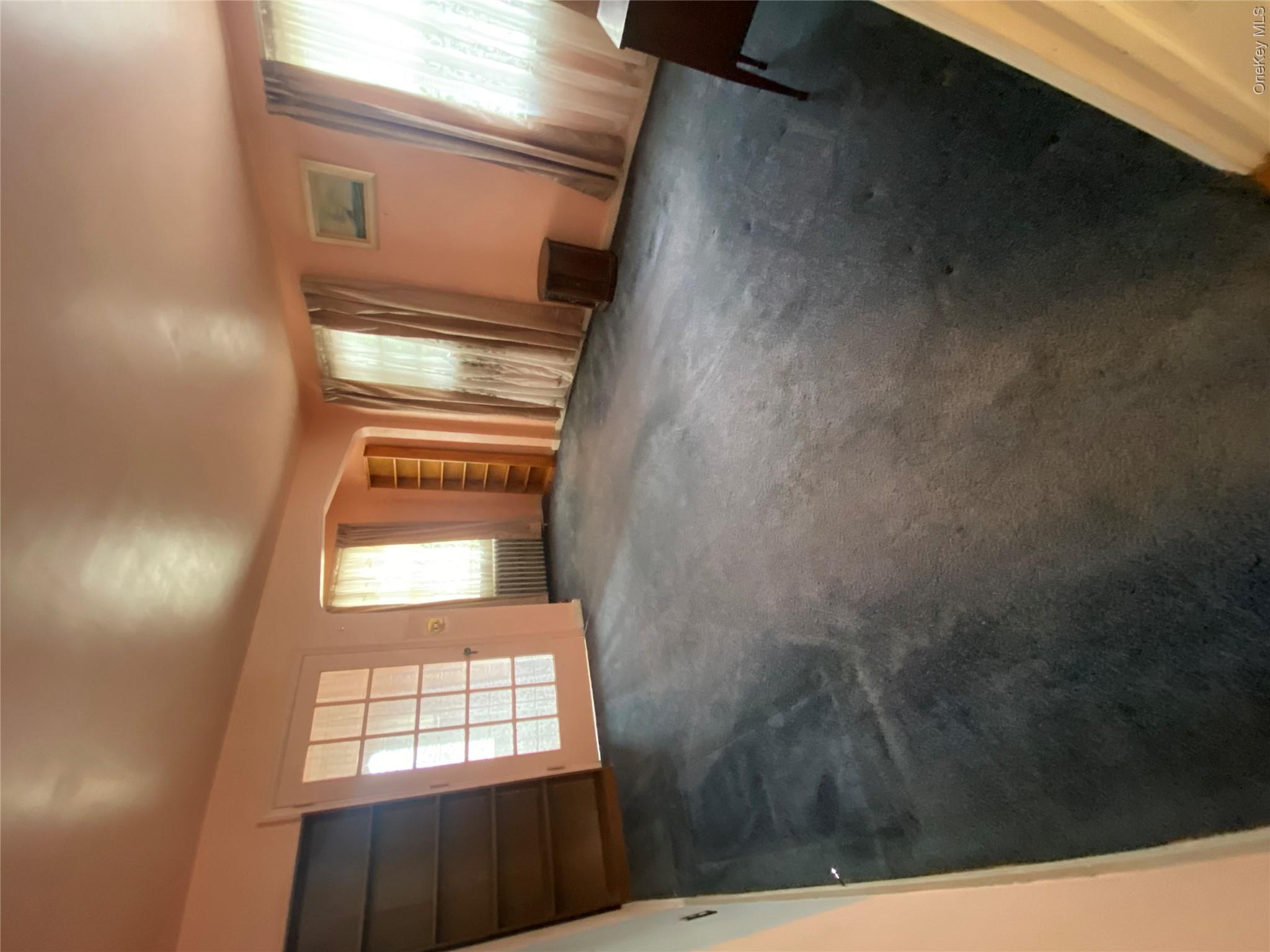35 Nassau Boulevard Property Photo 5