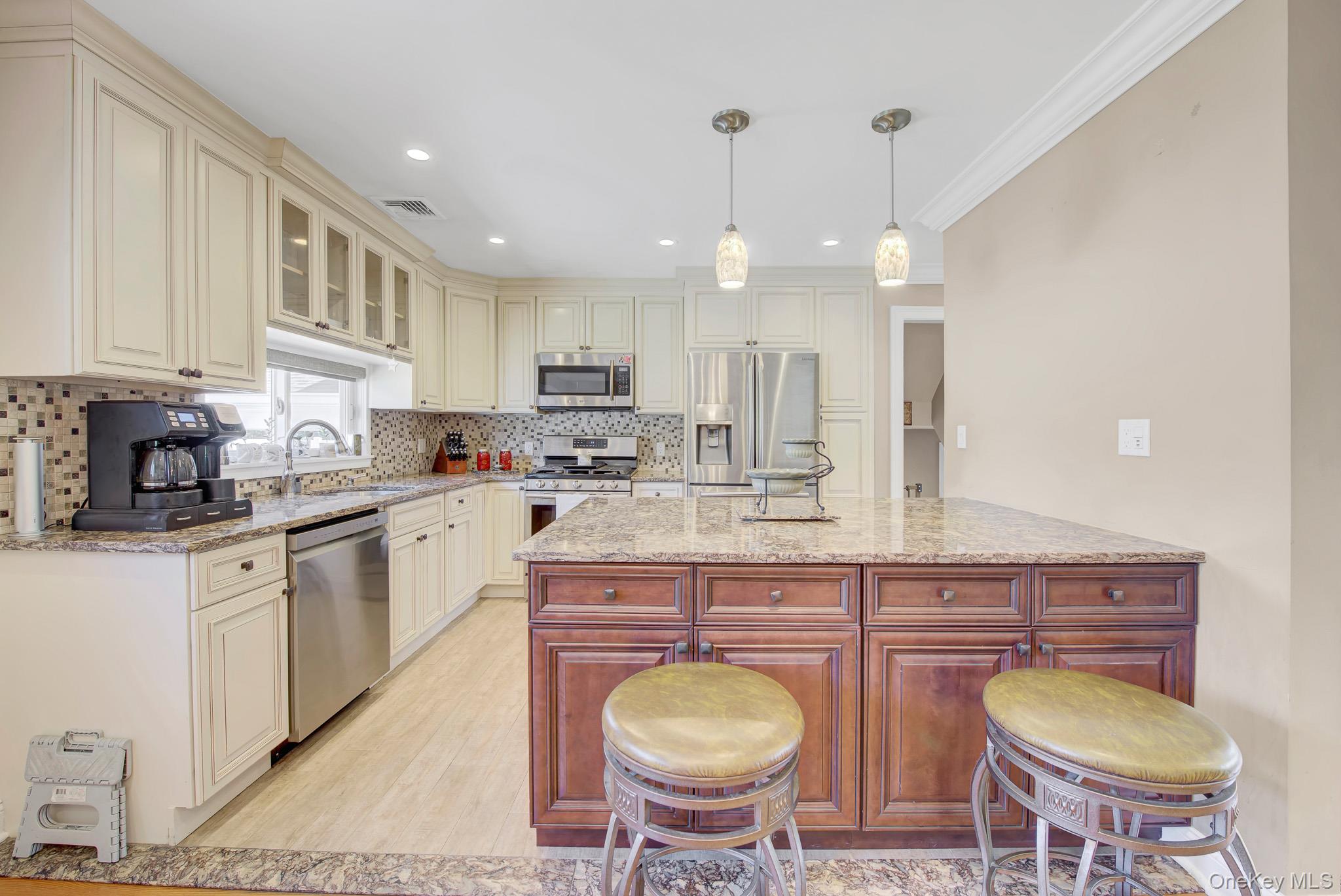 6 Oxford Avenue Property Photo 9